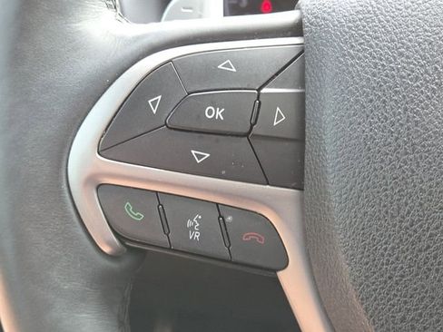 Used 2017 Jeep Grand Cherokee Altitude AWD/4WD image 10