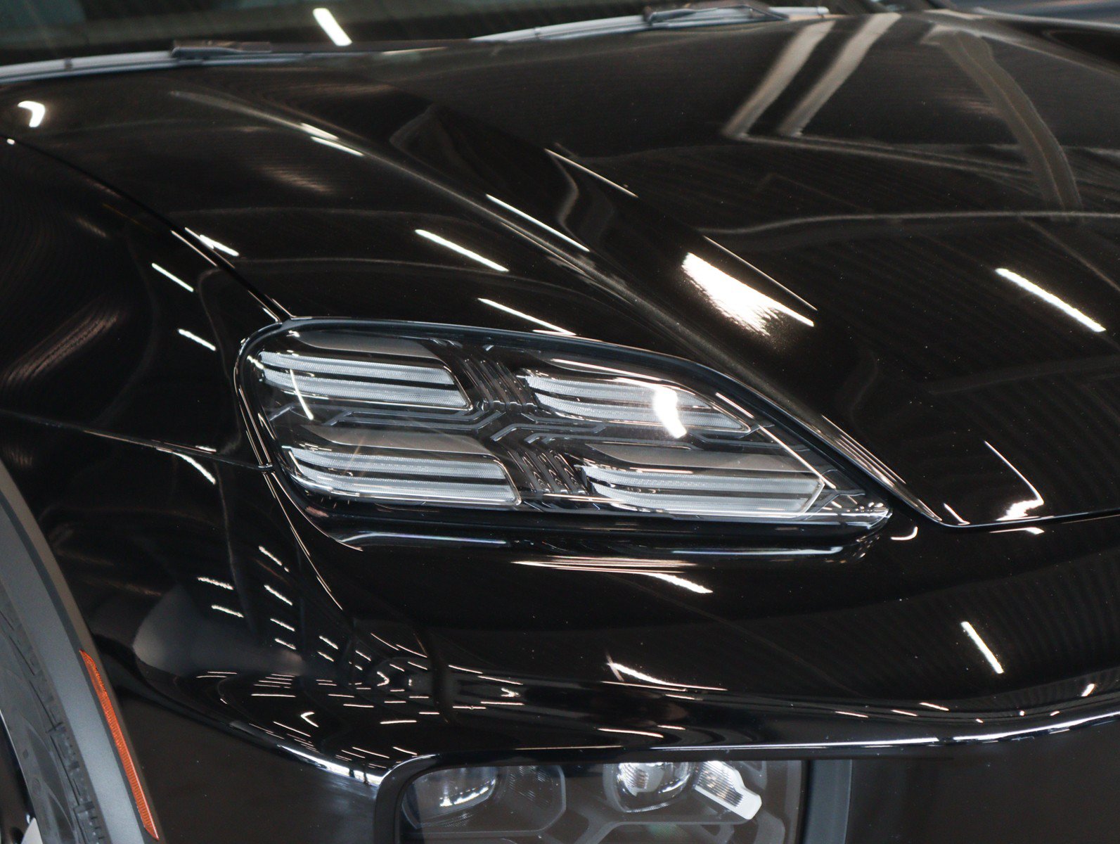 Certified 2024 Porsche Macan 4 Electric AWD/4WD image 28
