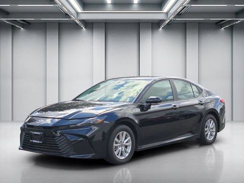 Used 2025 Toyota Camry LE FWD image 8