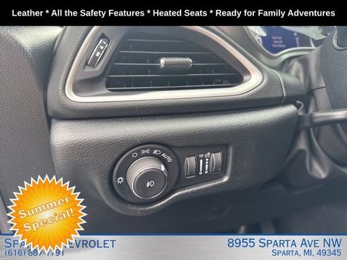 Used 2025 Chrysler Pacifica Select FWD image 13