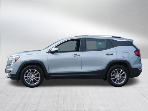 Used 2024 GMC Terrain SLT w/ Infotainment Package II image 4