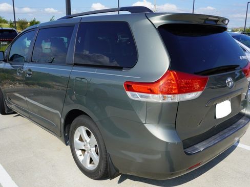 Used 2011 Toyota Sienna LE FWD image 8