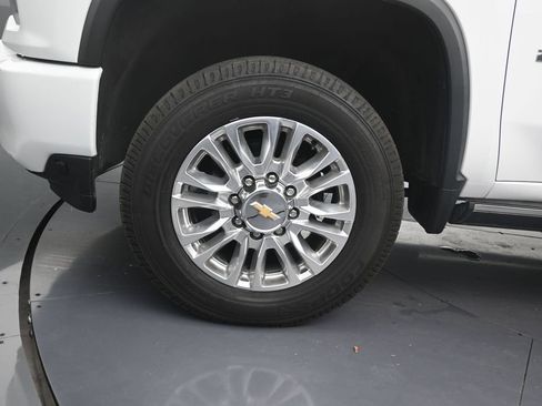 Used 2023 Chevrolet Silverado 2500 High Country w/ Z71 Off-Road Package AWD/4WD image 9