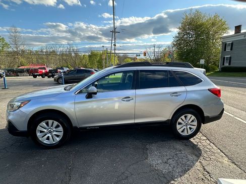 Used 2018 Subaru Outback 2.5i Premium AWD/4WD image 7