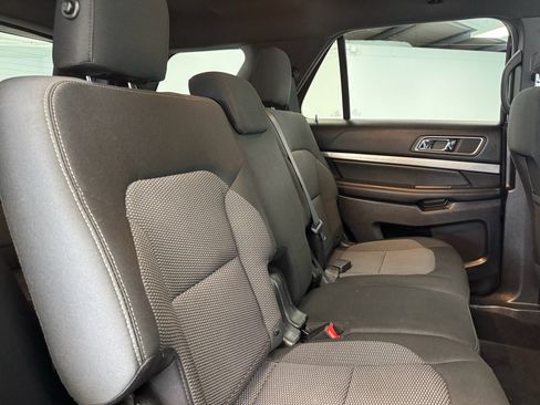 Used 2019 Ford Explorer XLT w/ Equipment Group 201A AWD/4WD image 31