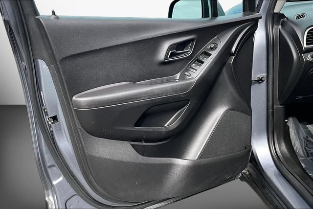 Used 2019 Chevrolet Trax LT w/ LT Convenience Package AWD/4WD image 16
