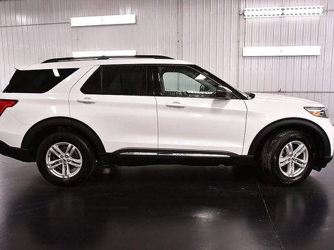 Used 2023 Ford Explorer XLT w/ Equipment Group 202A image 8