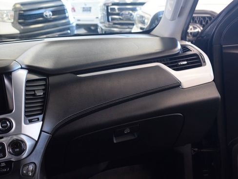 Used 2018 GMC Yukon XL SLT AWD/4WD image 32