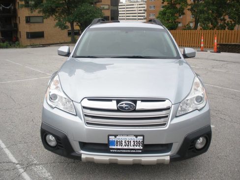 Used 2013 Subaru Outback 2.5i Limited AWD/4WD image 8