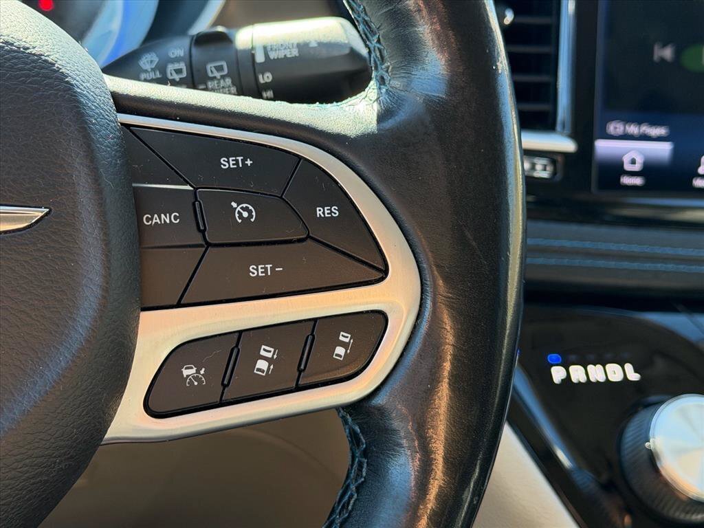Used 2021 Chrysler Pacifica Touring-L FWD image 18