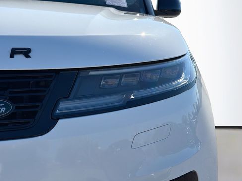 Used 2024 Land Rover Range Rover Sport SE image 10