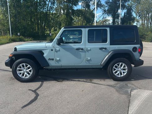 Used 2023 Jeep Wrangler Unlimited Sport AWD/4WD image 2