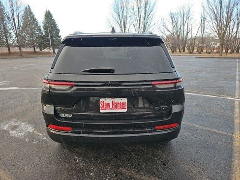 Used 2023 Jeep Grand Cherokee Limited w/ Luxury Tech Group II image 5