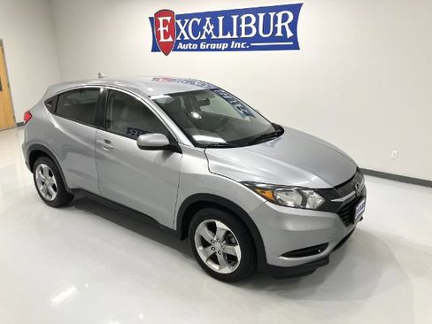 Used 2018 Honda HR-V LX image 3