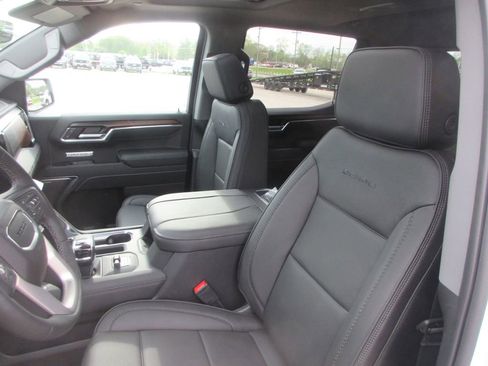 New 2026 GMC Sierra 1500 Denali w/ Denali Reserve Package AWD/4WD image 12