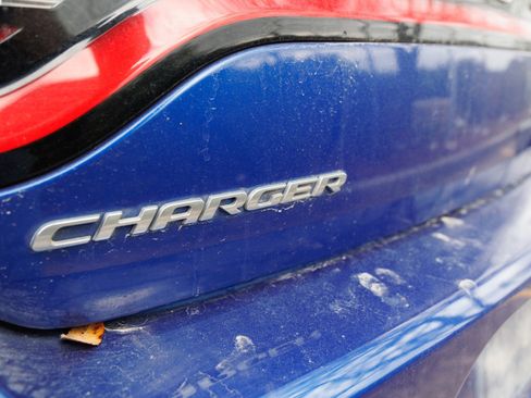 Used 2019 Dodge Charger SXT image 11