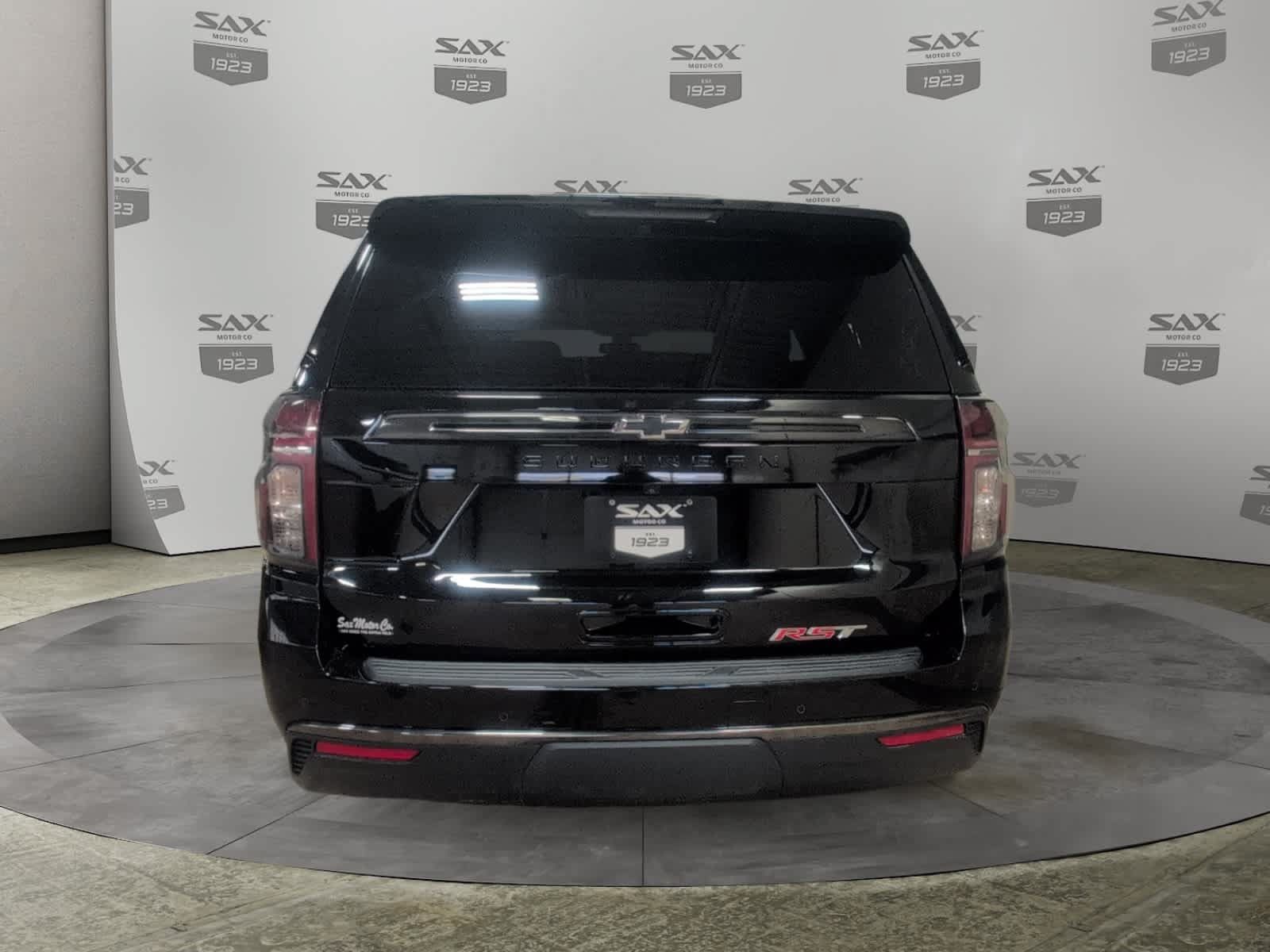 Used 2022 Chevrolet Suburban RST w/ Luxury Package AWD/4WD image 4
