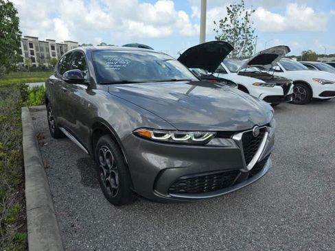 Used 2024 Alfa Romeo Tonale Ti w/ Premium Interior Package AWD/4WD image 2