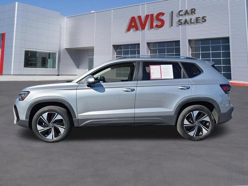 Used 2025 Volkswagen Taos SE AWD/4WD image 10