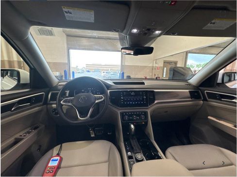 Used 2021 Volkswagen Atlas SEL R-Line AWD/4WD image 6