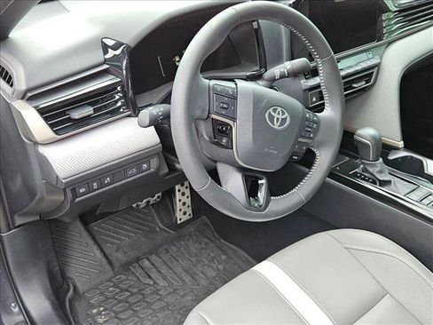 Used 2025 Toyota Camry SE w/ Convenience Package FWD image 10