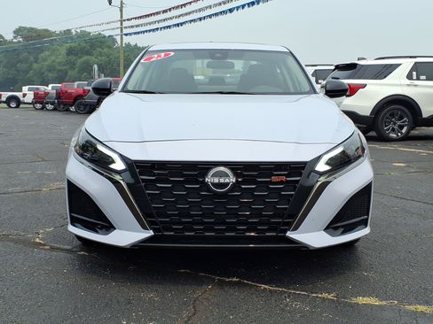 Used 2023 Nissan Altima 2.5 SR w/ SR Premium Package AWD/4WD image 2
