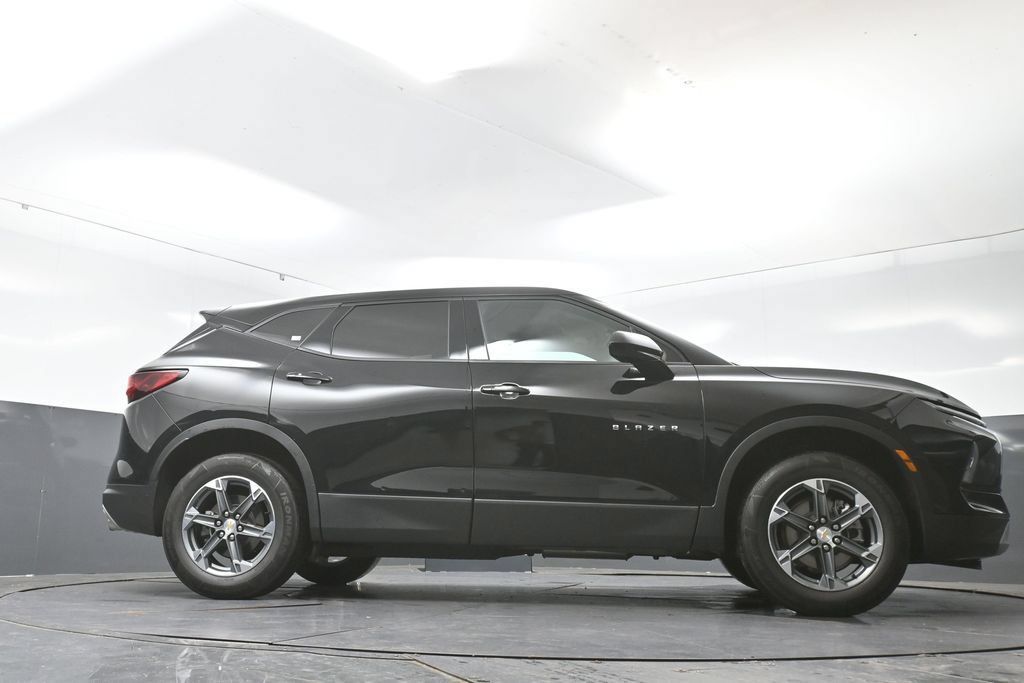 Used 2025 Chevrolet Blazer LT FWD image 48
