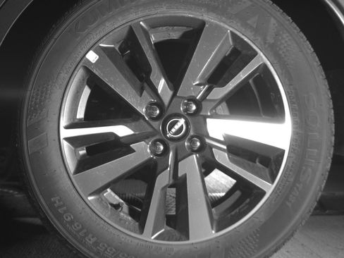 Used 2025 Nissan Versa SV image 14