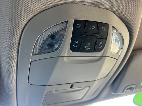 Used 2024 Chrysler Pacifica Touring-L FWD image 25