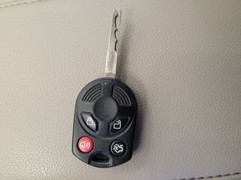 Used 2017 Ford Escape SE w/ SE Leather Comfort Package image 32