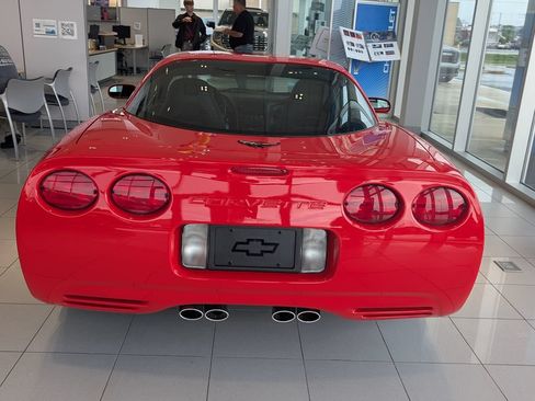 Used 2004 Chevrolet Corvette Coupe RWD image 6