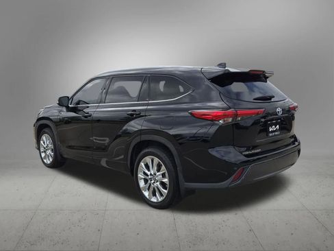 Used 2023 Toyota Highlander Limited FWD image 4
