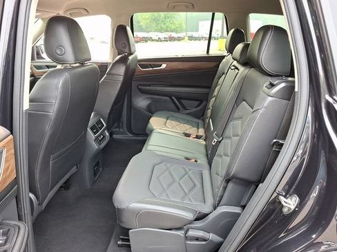 Used 2024 Volkswagen Atlas SE AWD/4WD image 10