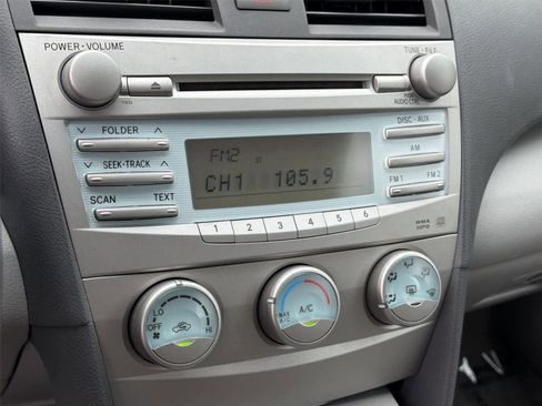 Used 2009 Toyota Camry LE FWD image 17