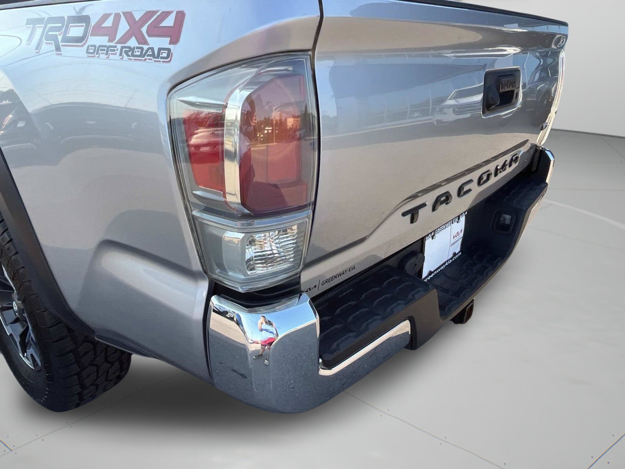 Used 2022 Toyota Tacoma TRD Off-Road AWD/4WD image 35