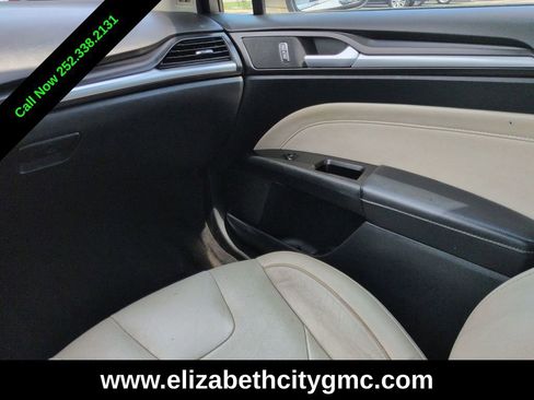 Used 2018 Ford Fusion Titanium image 16