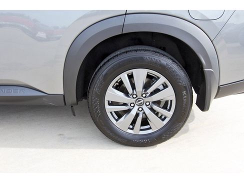Certified 2025 Nissan Pathfinder SV w/ SV Premium Package FWD image 33