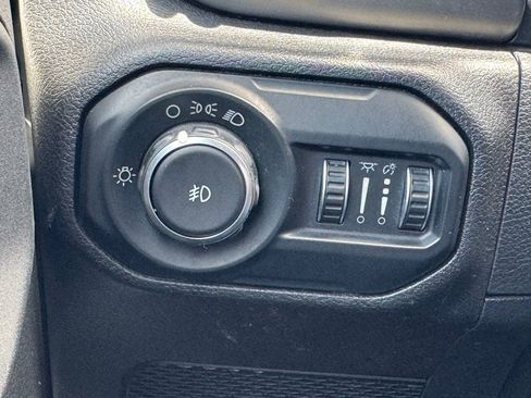 Used 2018 Jeep Wrangler Unlimited Sport image 29