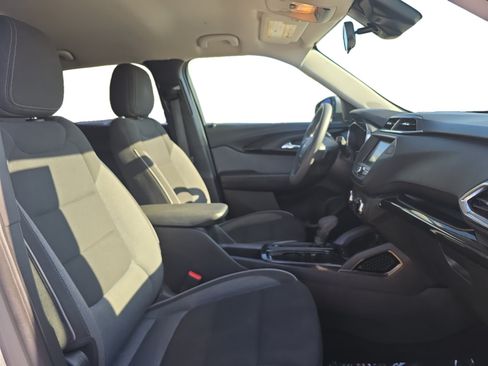 Used 2023 Chevrolet TrailBlazer LT FWD image 17