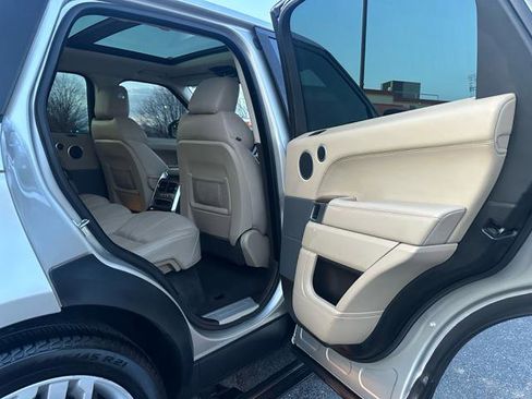 Used 2016 Land Rover Range Rover Sport HSE image 17