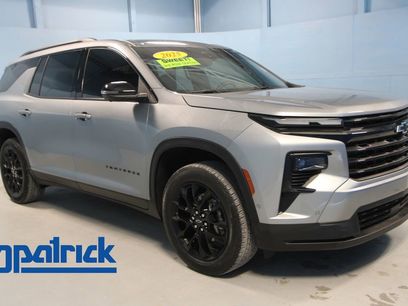 Used 2025 Chevrolet Traverse LT w/ Enhanced Driving Package