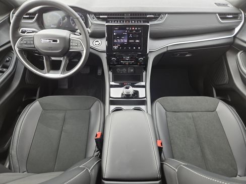 New 2025 Jeep Grand Cherokee L Altitude image 2