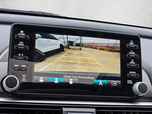 Used 2018 Honda Accord Touring image 18