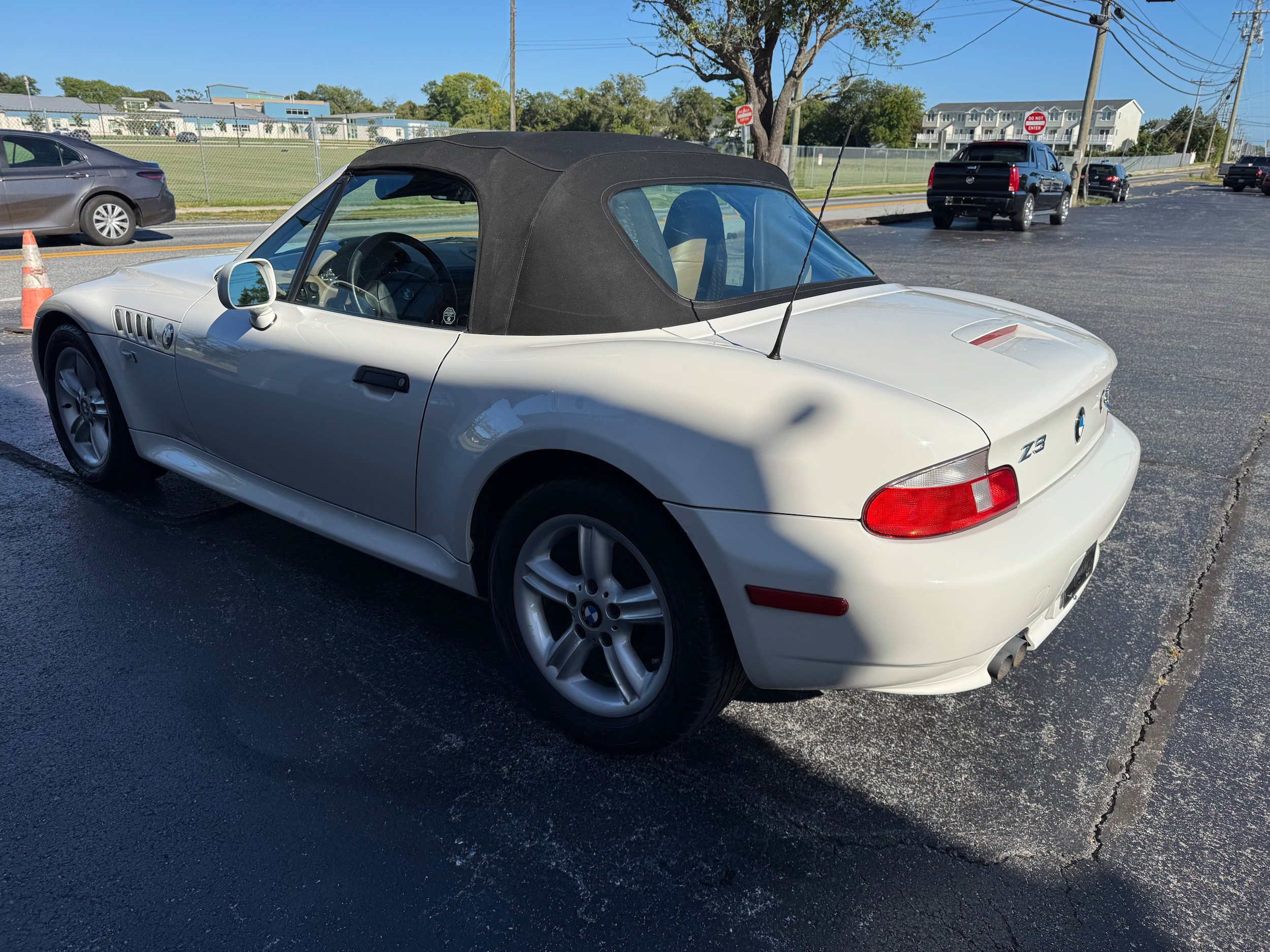 Used 2000 BMW Z3 2.5i RWD image 4
