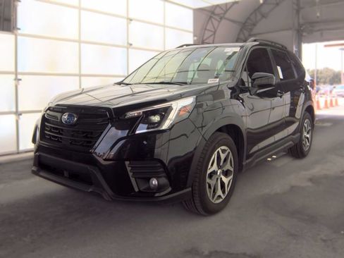 Used 2023 Subaru Forester Premium AWD/4WD image 1
