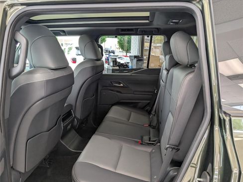 Used 2024 Lexus GX 550 w/ Accessory Package (2T) AWD/4WD image 16
