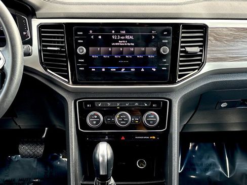 Used 2022 Volkswagen Atlas Cross Sport SE image 24