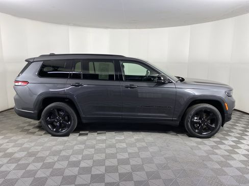 Used 2024 Jeep Grand Cherokee L Limited w/ Luxury Tech Group II AWD/4WD image 8