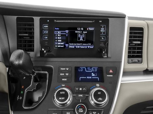 Used 2017 Toyota Sienna L FWD image 10