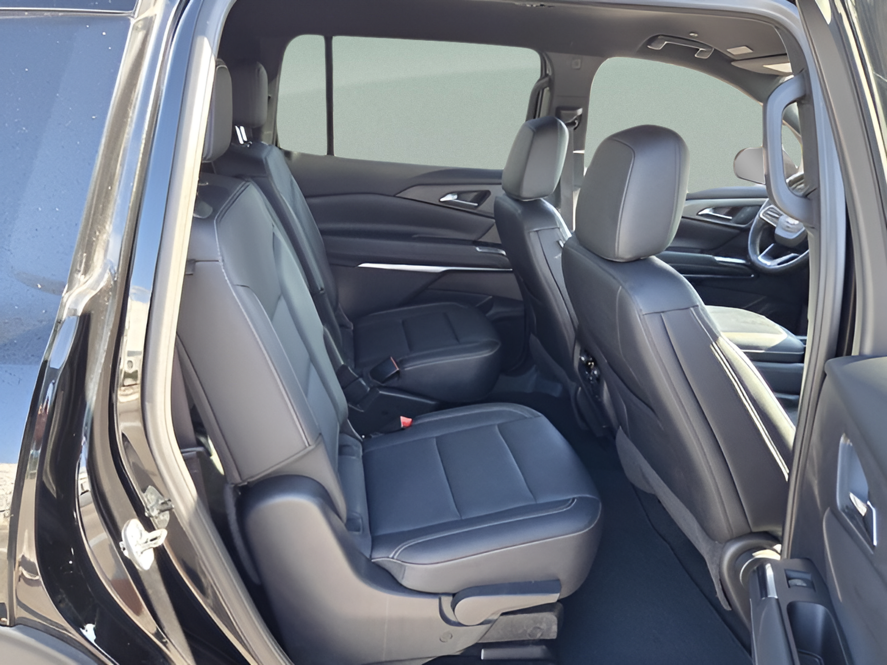 Used 2025 Chevrolet Traverse LT AWD/4WD image 14